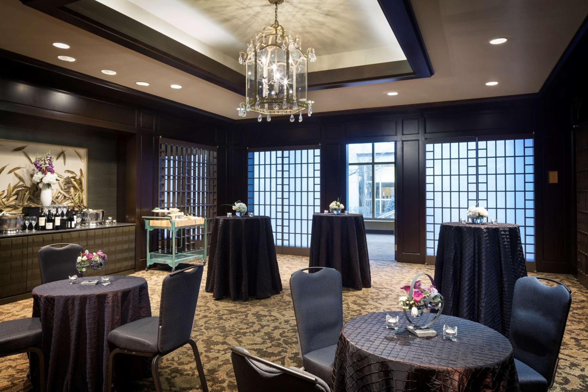 The Logan Philadelphia, Curio Collection By Hilton